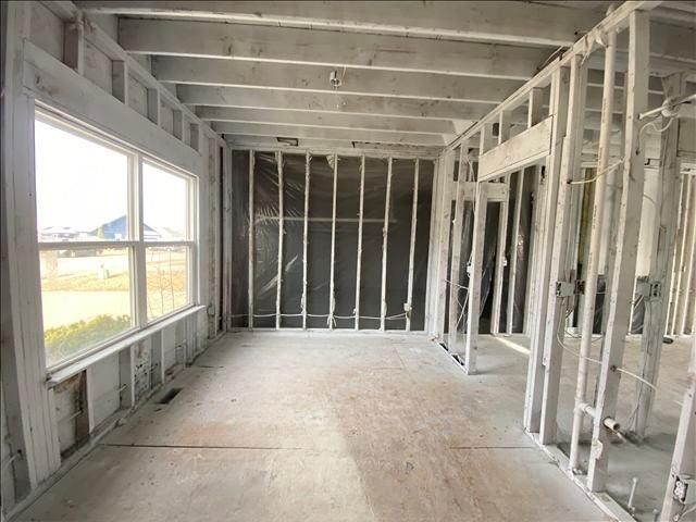 8547 N Robinhood Avenue, Kansas City, MO 64154