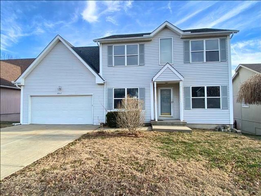 8547 N Robinhood Avenue, Kansas City, MO 64154