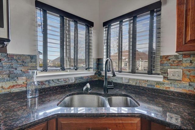 50444 Pinnacle Woods Lane, Macomb Twp, MI 48042