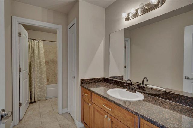 50444 Pinnacle Woods Lane, Macomb Twp, MI 48042