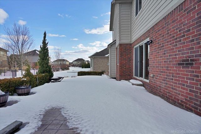 50444 Pinnacle Woods Lane, Macomb Twp, MI 48042