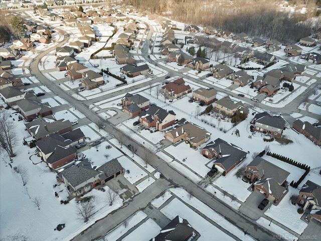 50444 Pinnacle Woods Lane, Macomb Twp, MI 48042