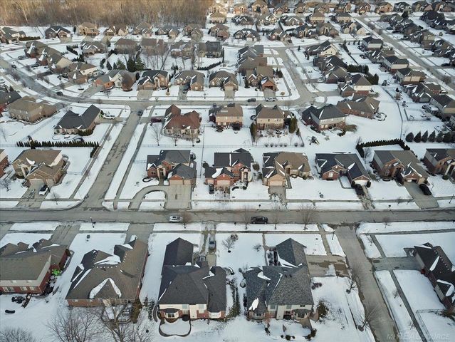 50444 Pinnacle Woods Lane, Macomb Twp, MI 48042