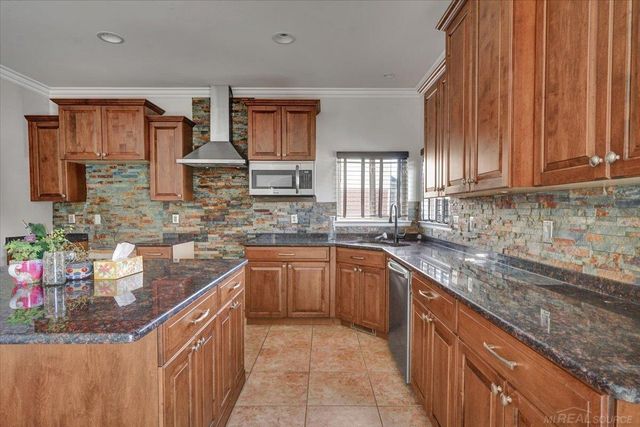 50444 Pinnacle Woods Lane, Macomb Twp, MI 48042