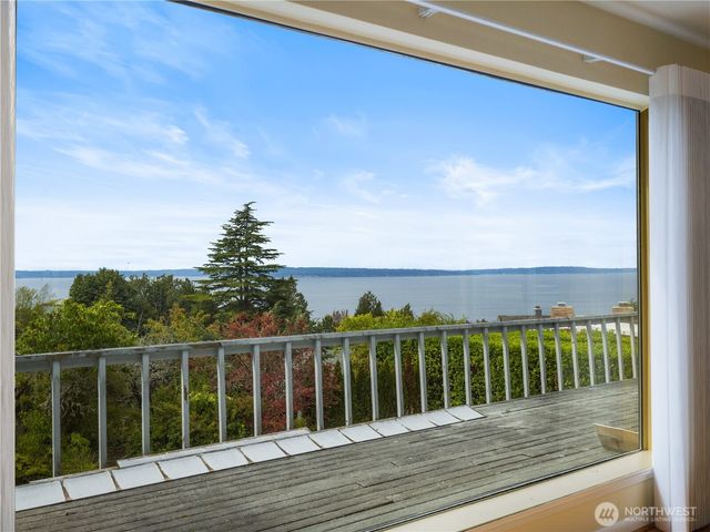 10561 15th Avenue NW, Seattle, WA 98177