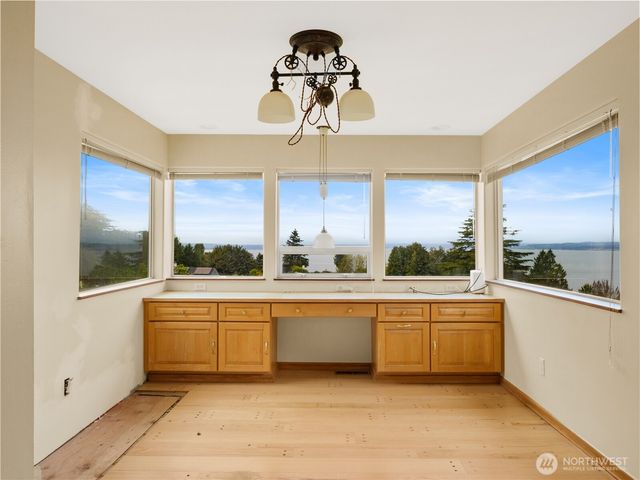 10561 15th Avenue NW, Seattle, WA 98177