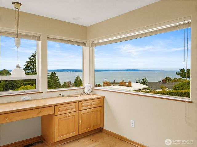 10561 15th Avenue NW, Seattle, WA 98177