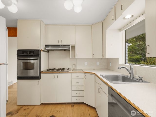 10561 15th Avenue NW, Seattle, WA 98177