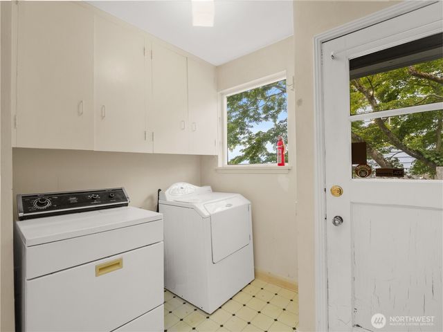 10561 15th Avenue NW, Seattle, WA 98177
