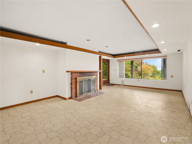 10561 15th Avenue NW, Seattle, WA 98177