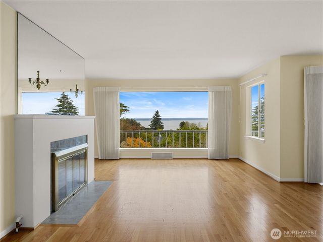 10561 15th Avenue NW, Seattle, WA 98177
