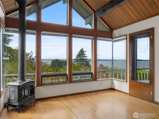 10561 15th Avenue NW, Seattle, WA 98177