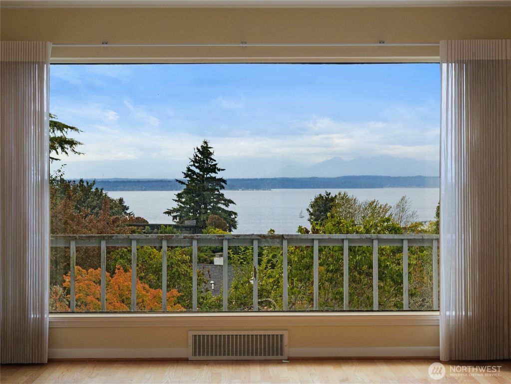 10561 15th Avenue NW, Seattle, WA 98177