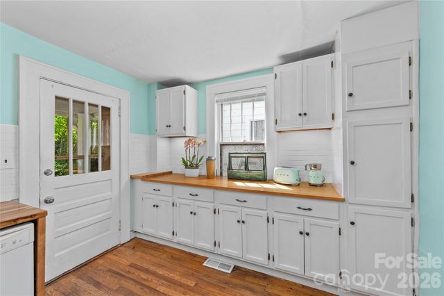 57 Conestee Street, Asheville, NC 28801