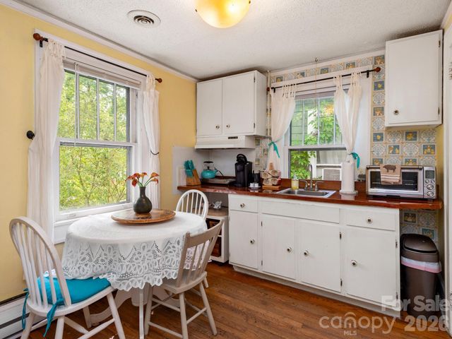 57 Conestee Street, Asheville, NC 28801