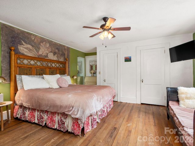 57 Conestee Street, Asheville, NC 28801