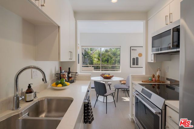 1131 Alta Loma Road 428, West Hollywood, CA 90069