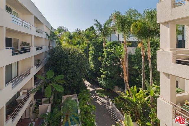 1131 Alta Loma Road 428, West Hollywood, CA 90069