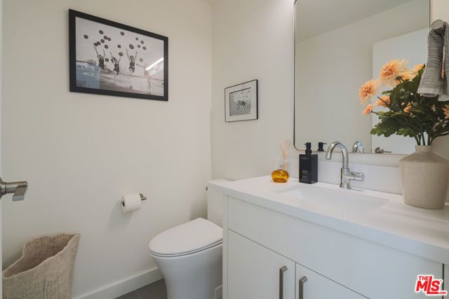 1131 Alta Loma Road 428, West Hollywood, CA 90069