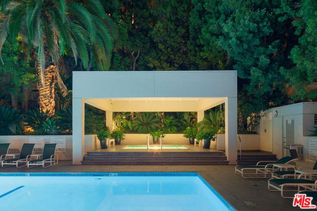 1131 Alta Loma Road 428, West Hollywood, CA 90069