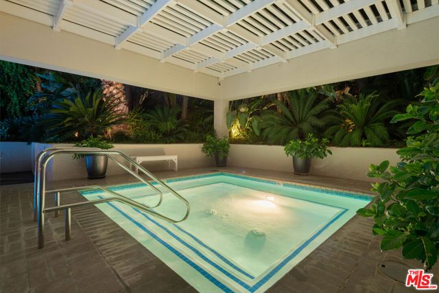 1131 Alta Loma Road 428, West Hollywood, CA 90069