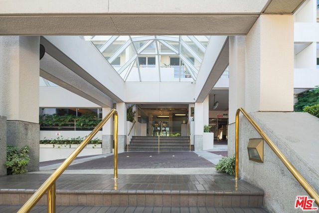 1131 Alta Loma Road 428, West Hollywood, CA 90069
