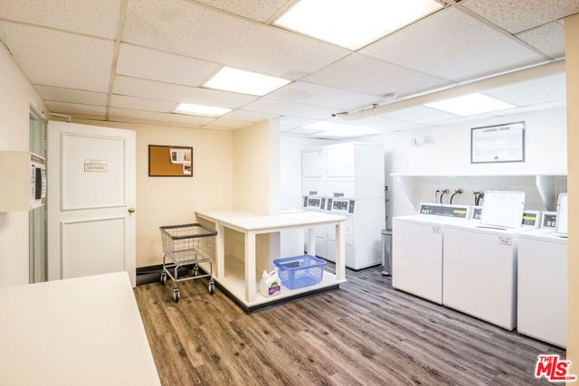 1131 Alta Loma Road 428, West Hollywood, CA 90069