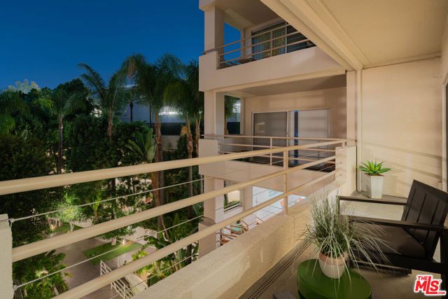 1131 Alta Loma Road 428, West Hollywood, CA 90069