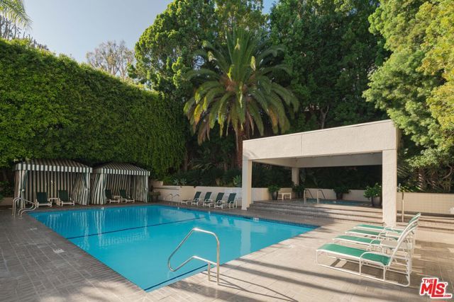 1131 Alta Loma Road 428, West Hollywood, CA 90069