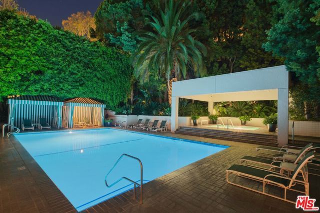 1131 Alta Loma Road 428, West Hollywood, CA 90069