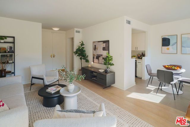 1131 Alta Loma Road 428, West Hollywood, CA 90069