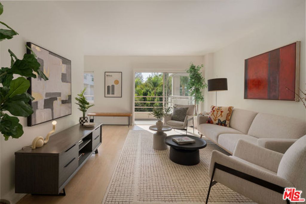 1131 Alta Loma Road 428, West Hollywood, CA 90069