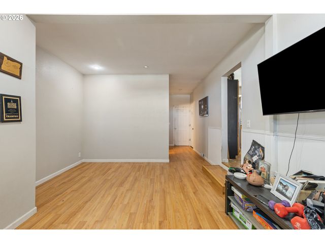 1993 LINNELL Ave, Roseburg, OR 97471