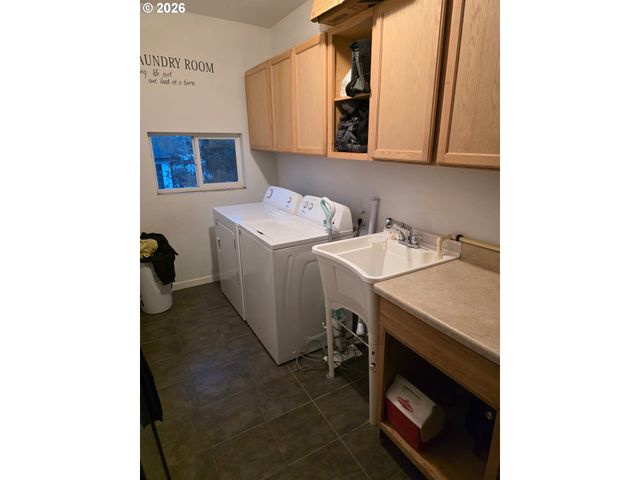 1993 LINNELL Ave, Roseburg, OR 97471