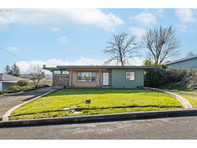 1993 LINNELL Ave, Roseburg, OR 97471
