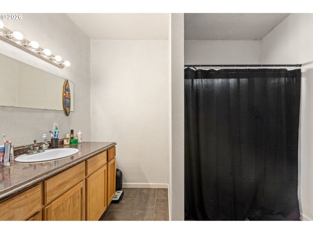 1993 LINNELL Ave, Roseburg, OR 97471