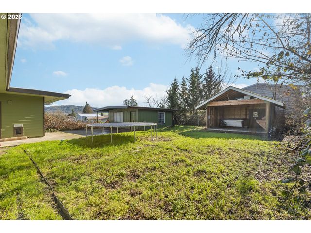 1993 LINNELL Ave, Roseburg, OR 97471