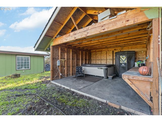 1993 LINNELL Ave, Roseburg, OR 97471