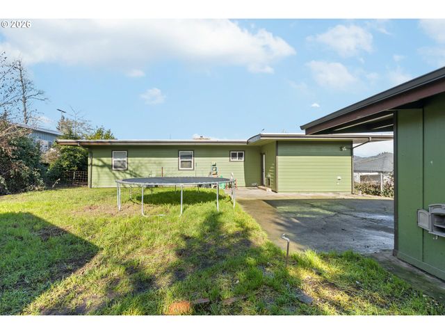 1993 LINNELL Ave, Roseburg, OR 97471