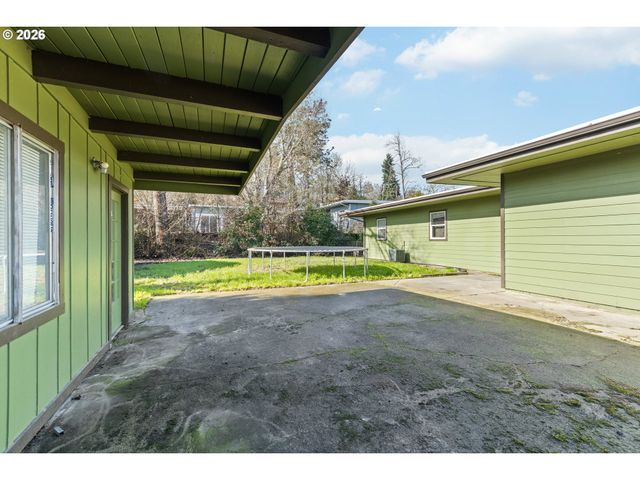 1993 LINNELL Ave, Roseburg, OR 97471