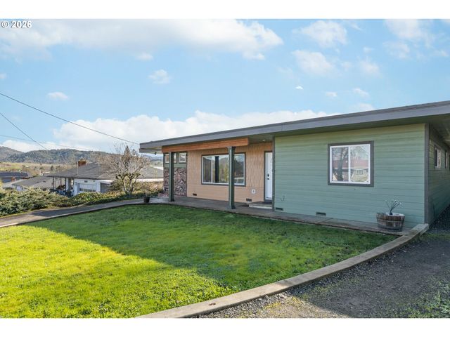 1993 LINNELL Ave, Roseburg, OR 97471