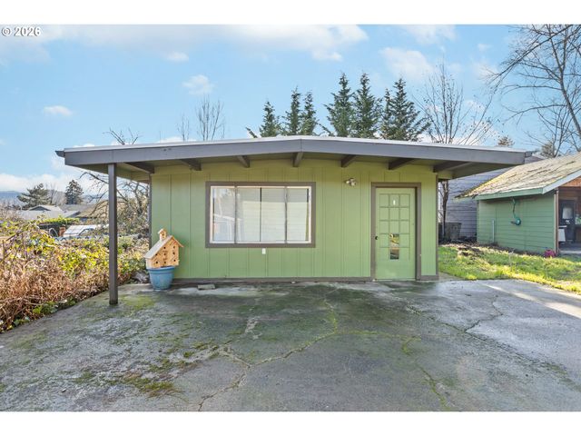 1993 LINNELL Ave, Roseburg, OR 97471