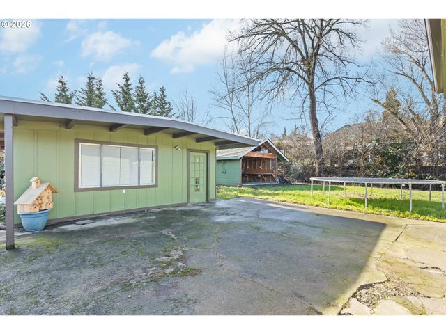 1993 LINNELL Ave, Roseburg, OR 97471