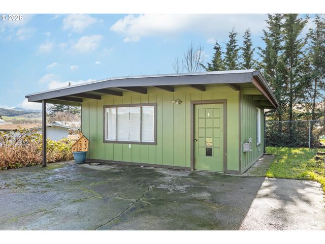 1993 LINNELL Ave, Roseburg, OR 97471