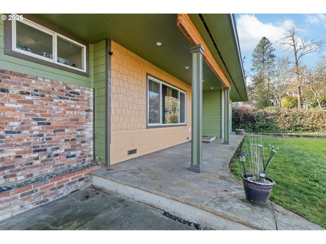 1993 LINNELL Ave, Roseburg, OR 97471