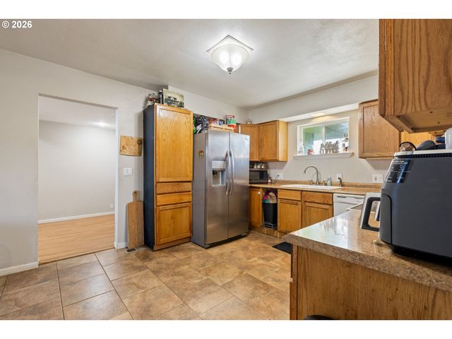 1993 LINNELL Ave, Roseburg, OR 97471