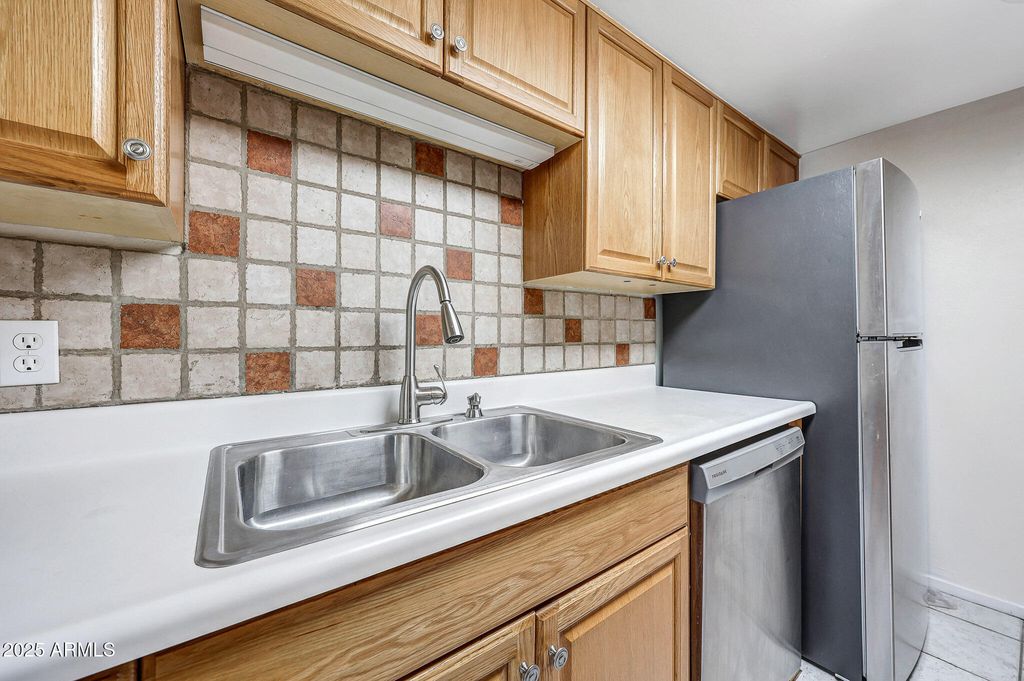 Image 12 of property listing at 1001 N GRANITE REEF Road, Scottsdale, AZ 85257