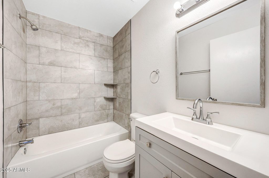 Image 14 of property listing at 1001 N GRANITE REEF Road, Scottsdale, AZ 85257