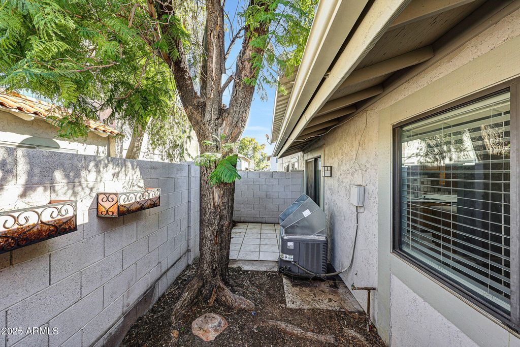 Image 22 of property listing at 1001 N GRANITE REEF Road, Scottsdale, AZ 85257