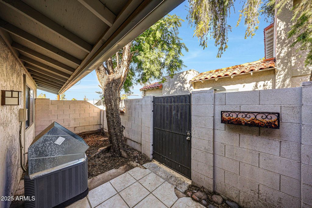 Image 23 of property listing at 1001 N GRANITE REEF Road, Scottsdale, AZ 85257